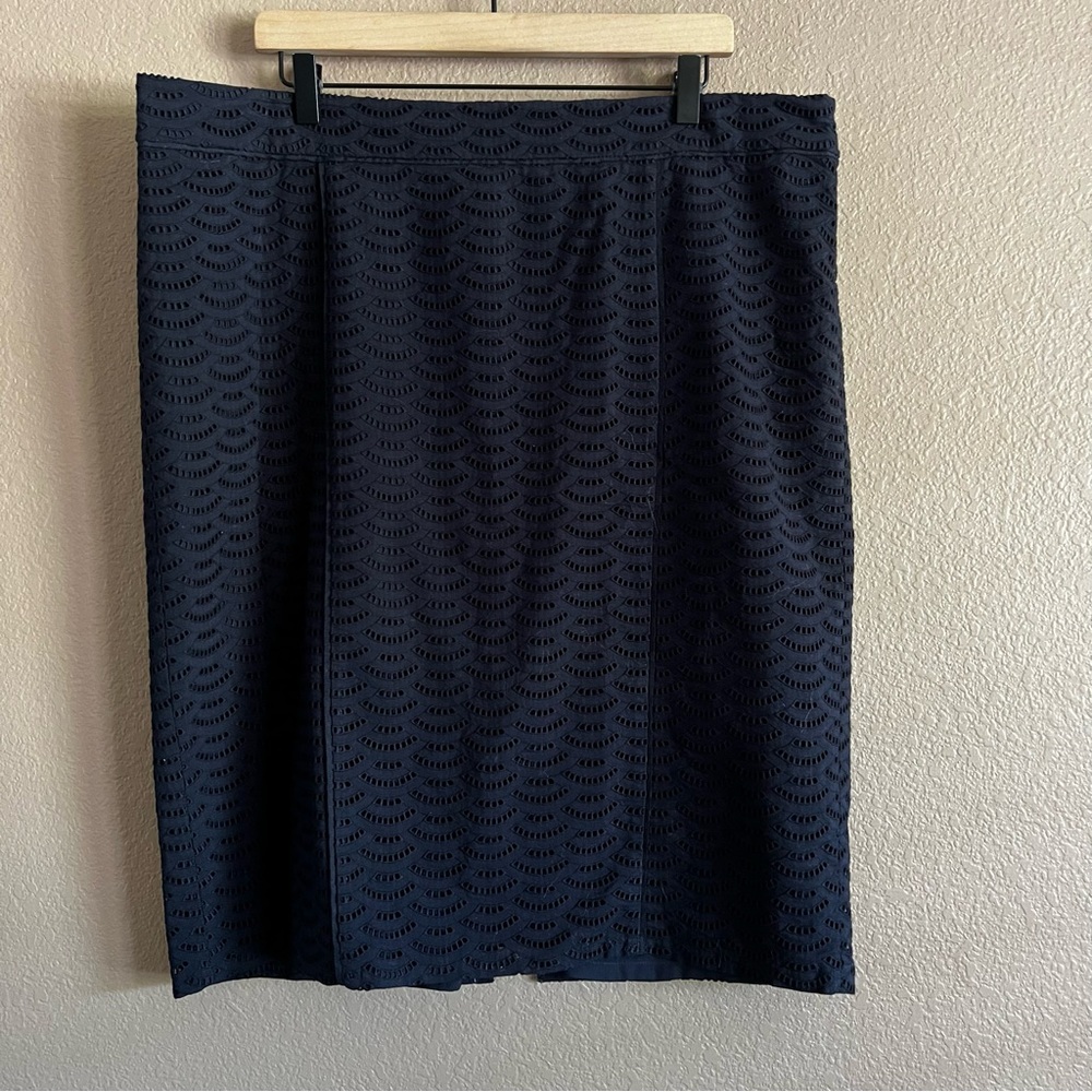 Ann Taylor Dark Navy Blue Knee-Length Eyelet Scallop Print Pencil Skirt Size 18
